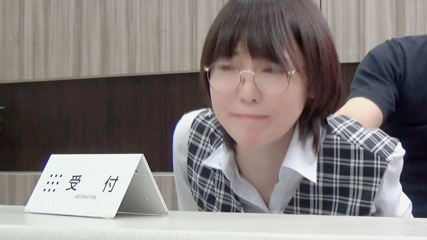 【受付嬢凌辱!】上半身は業務中 下半身はレイプ進行中!!気丈な振る舞い、献身的な対応の女性たち。 『声出すんじゃねーぞ!そのまま仕事をしとけ!』