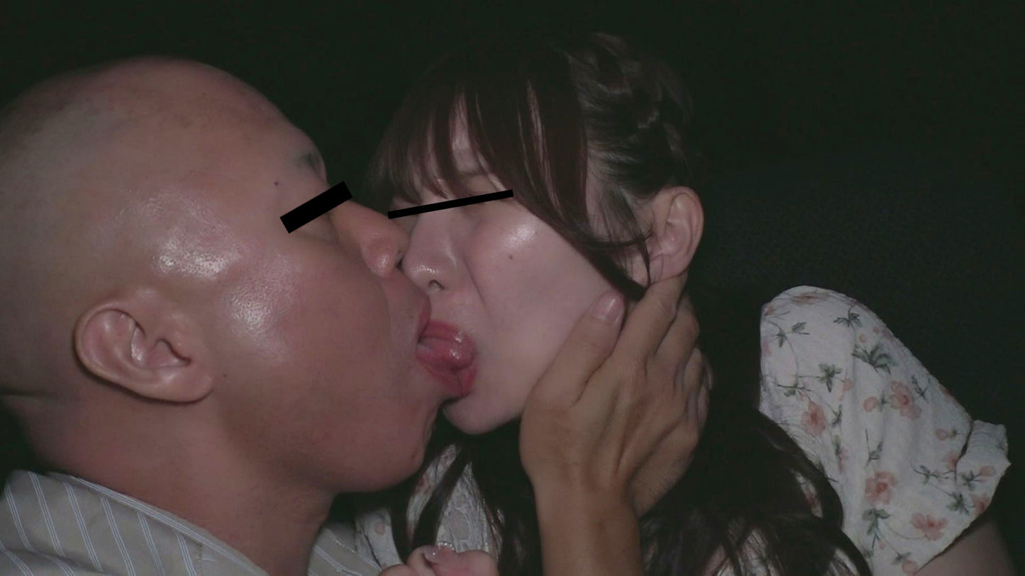 映画館でうっかり眠ってしまった美女にねっちょり手淫でサイレント失禁アクメ!声の出せない状況で寸止め!焦らしに耐えきれず静寂アクメで完堕ち!